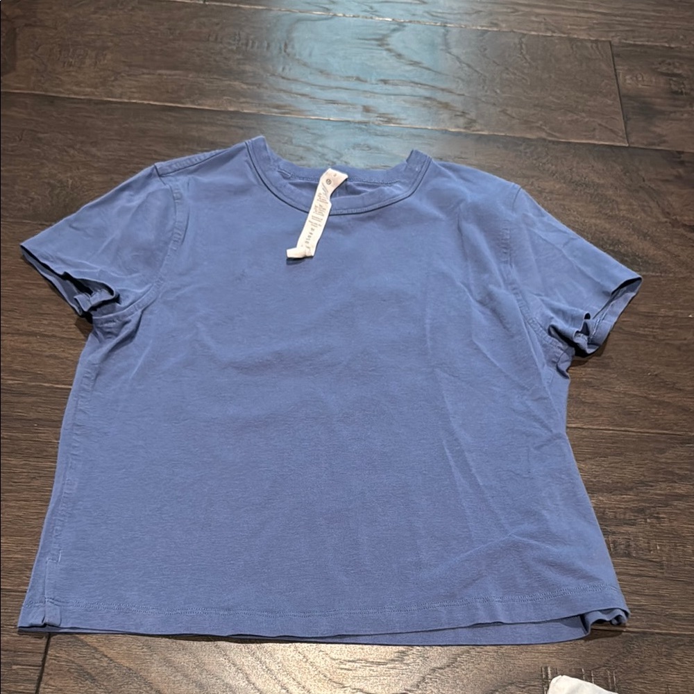Lululemon cropped tee in Water Drop size 2